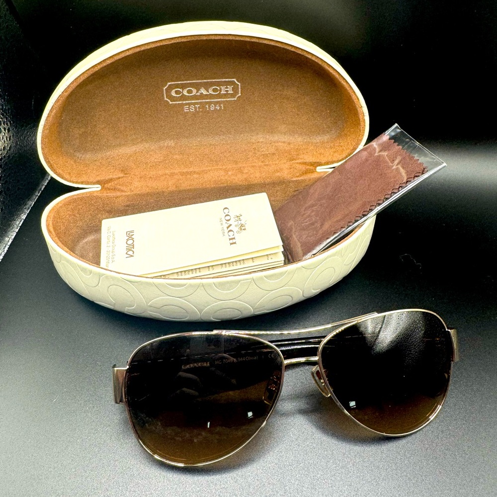 Authentic Coach Aviator Sunglasses
HC 7049 (L944 Olivia)